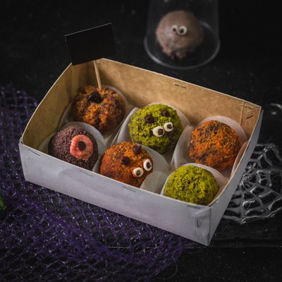 Boîte de truffes au chocolat décorées pour Halloween